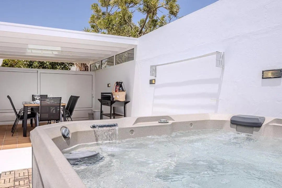 Apartment Villa Kakariko Playa Honda  Spain